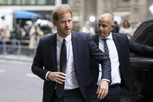 “Harry voleva intervistare Putin, Zuckerberg e Trump”. La rivelazione su Spotify 