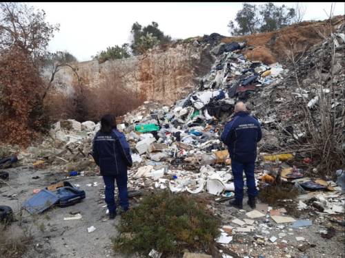 Puglia, arrivano i droni per contrastare le montagne di rifiuti