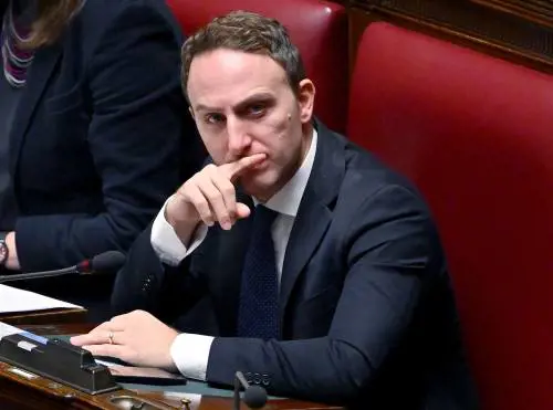 "Vendetta trasversale". De Luca viene silurato e nel Pd volano gli stracci