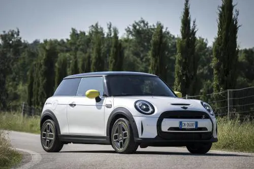 Mini Elettrifigata: nuova edizione speciale della piccola anglo-tedesca elettrica