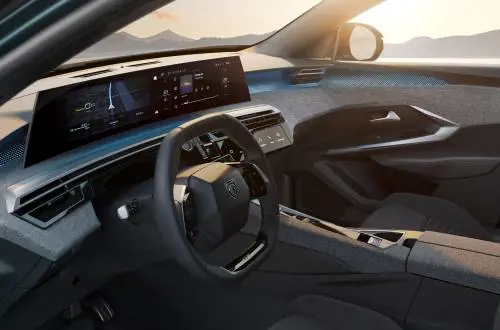 Nuova Peugeot 3008: uno sguardo agli interni del prossimo modello 
