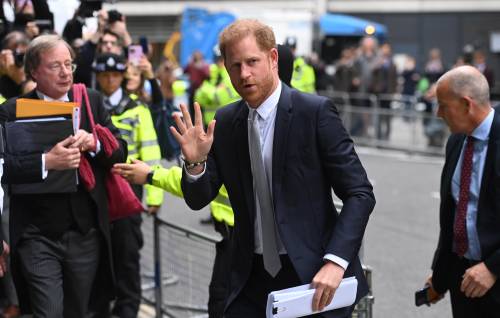 “Speculazioni, non ha prove”. Si mette male per Harry in tribunale “Speculazioni, non ha prove”. Si mette male per Harry in tribunale