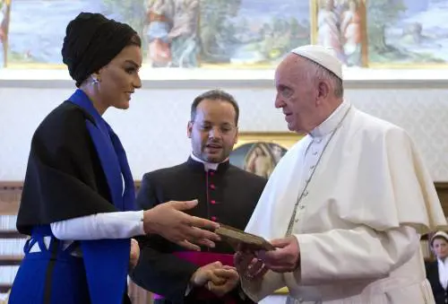 Shaykha Moza bint Nasser: chi è l’influencer sceicca al royal wedding giordano