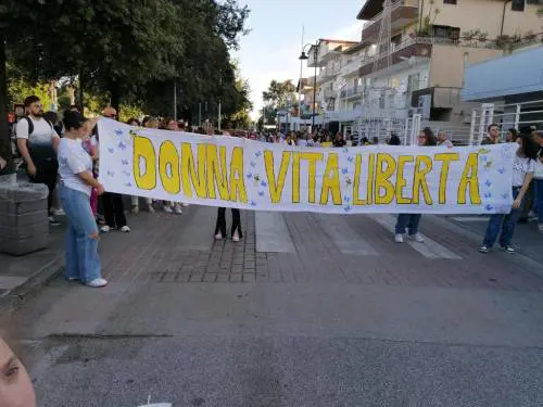 Omicidio Giulia Tramontano: la fiaccolata in onore della vittima a Sant'Antimo