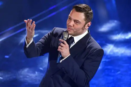 "Ora vi racconto la verità". Tiziano Ferro e la rivelazione choc ai suoi fan