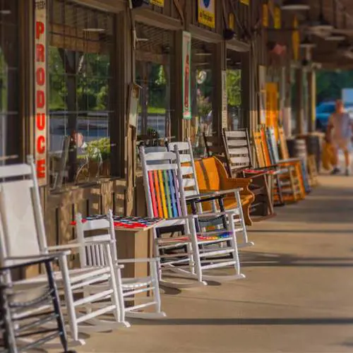 Svolta Lgbt per moda: anche la catena Cracker Barrel finisce nella bufera