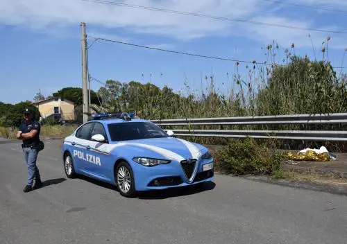 Catania, investe la moglie e uccide l'amica di lei: le immagini