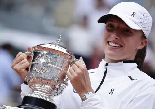Roland Garros, Swiatek ancora regina a Parigi: sconfitta Muchova in 3 set