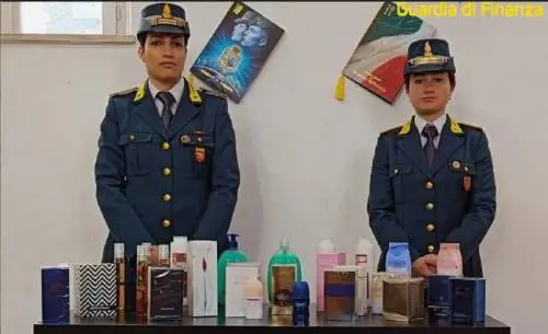 Oltre 250 mila prodotti cosmetici considerati tossici sono stati sequestrati dai Finanzieri del Comando Provinciale di Roma, a seguito di perquisizioni effettuate in magazzini nelle province di Brescia, Napoli e Caserta
