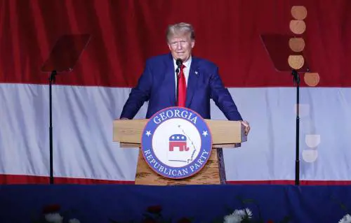 Sfregio alla stella di Trump sulla Walk of Fame: il wc e i files top secret di Mar-a-Lago