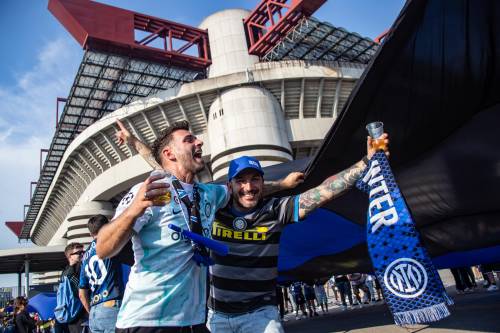 La parola d’ordine è orgoglio: la notte dei tifosi interisti a Milano