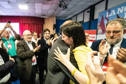 "Ci sarò da semplice iscritto". Bersani riprende la tessera del Pd e avvisa Schlein