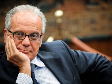 Schlein scommessa disperata, Giorgia Meloni faccia come Roosevelt...