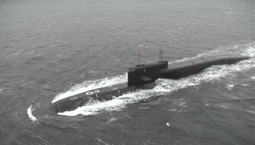 Londra "affonda" i sottomarini russi: "Ecco perché Putin non li fa vedere..."