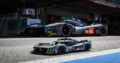 Meno di 24 ore per realizzare la Hypercar Peugeot in mattoncini
