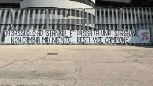 "Restate vicecampioni". Il veleno dei tifosi del Milan sull'Inter