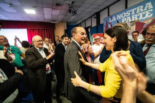 Nasce la "Cosa" di Elly: Calenda strizza l'occhio e rientra pure "la ditta"