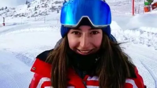 Meningite uccide maestra di sci 25enne. Il giallo dell'operazione alla caviglia