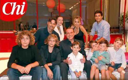 "Mi sento un patriarca". Cinque figli, 17 nipoti e bisnipoti: la grande famiglia del Cav