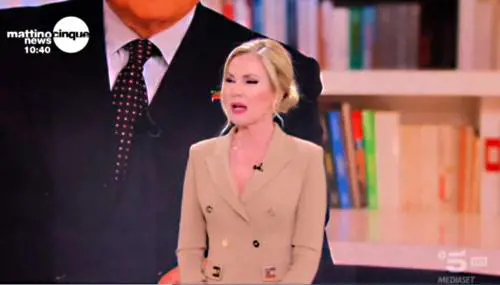 "Io non...". Federica Panicucci in lacrime alla notizia della morte del Cav