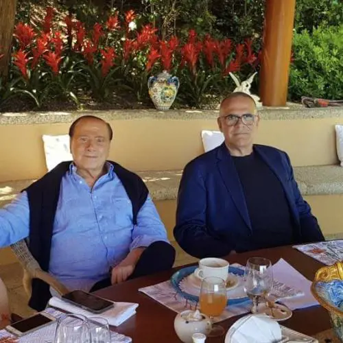 "Le chiedo scusa ma...". Il commovente addio di Alberto Zangrillo al Cav