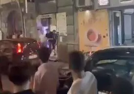 Auto contro la folla, sfiorata tragedia nel Napoletano
