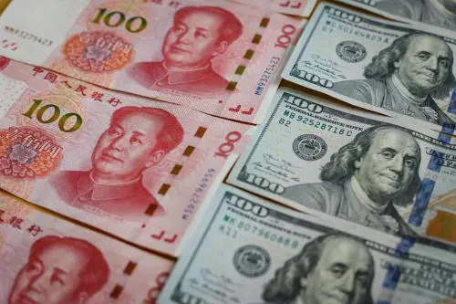 Yuan sotto stress e ostacoli per sfidare il dollaro: cosa succede alla moneta cinese