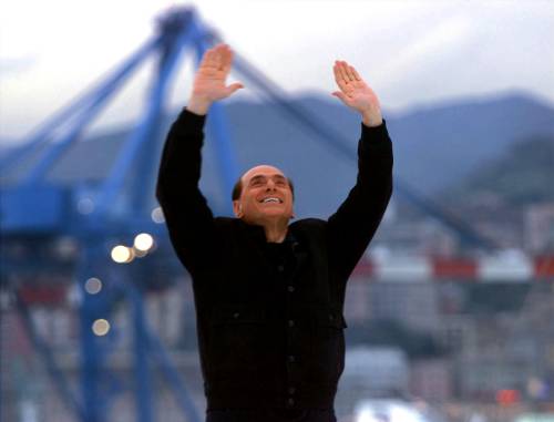Vergogna Pd-M5s a Genova: via dall'aula durante il silenzio per Berlusconi