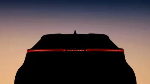 Nuova Toyota CH-R 2024, in anteprima la vista dal posteriore