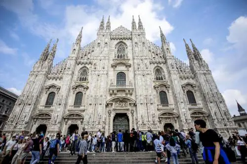 I dieci vescovi: campane a lutto nelle chiese della Lombardia