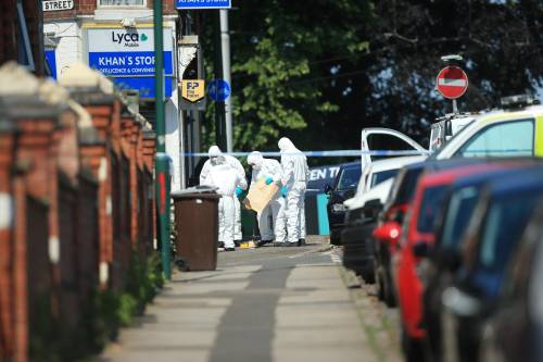 Terrore a Nottingham: folle accoltella 3 passanti