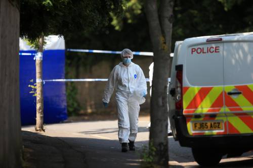 Orrore a Nottingham, tre persone accoltellate a morte: le immagini 