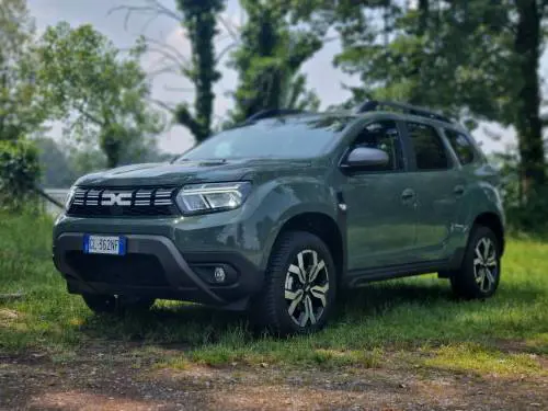 Dacia Duster 4x4 1.5 dCi: guarda le foto 