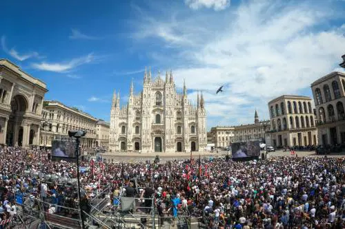 "Evento senza precedenti", "Fine di un'era": i funerali di Berlusconi sui media stranieri