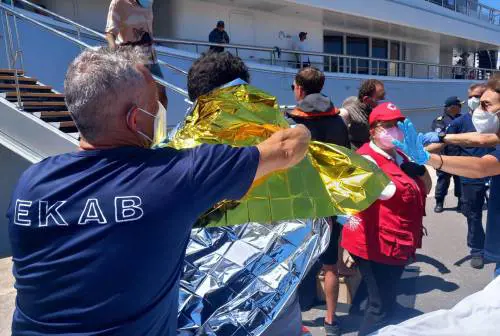 Grecia, fermati 11 scafisti. "Cento bimbi nella stiva"