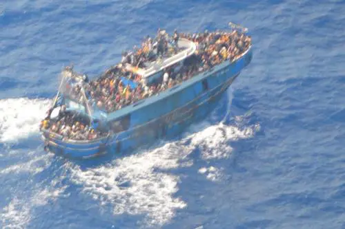 I naufragi non fermano l'ondata di nuovi sbarchi. In due giorni 1.400 arrivi
