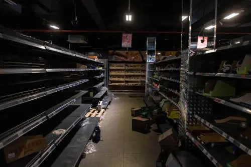 L'orrore sulla bimba al supermercato: "Mamma, il vigilante mi ha toccata"
