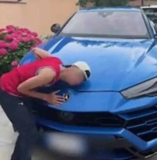 "In auto per 50 ore di fila": che cos'è la challenge degli youtuber di Roma