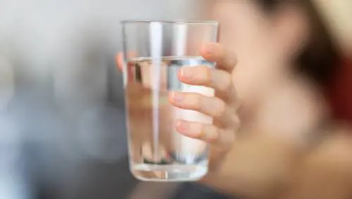Salute, quanta acqua bere in estate per stare bene: ecco la formula, che varia in base al peso