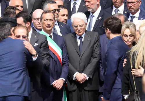 Il Pd è spaccato, i suoi sindaci aprono. Sala avverte: "No a rifiuti pregiudiziali"