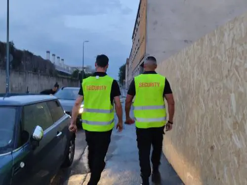 "È pericoloso": la scorta dal Politecnico di Milano alla residenza, tra aggressioni e campi rom