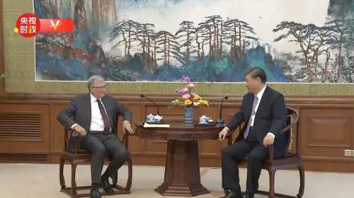 "Vecchio amico...": cosa svela la missione in Cina di Bill Gates