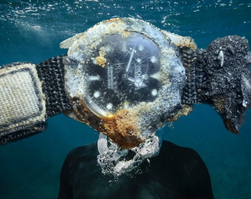 Trova un Rolex sul fondo dell'oceano, la fortuna del surfista australiano