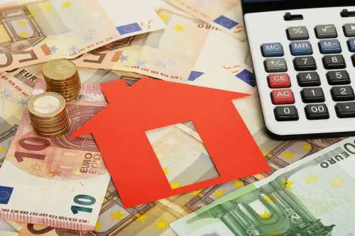 La ricetta di Salvini contro il caro mutui. Ma scoppia il caso voli