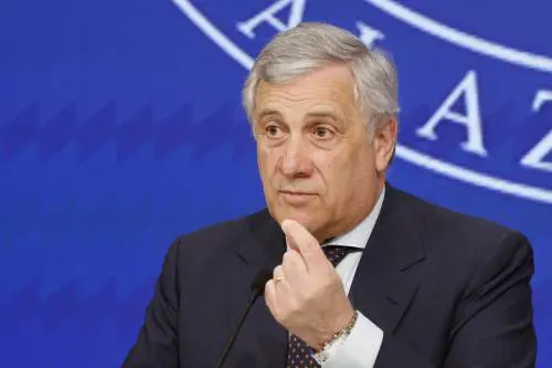 "No a Le Pen e Afd", "Preferisce Pd?". Botta e risposta tra Tajani e Salvini sulle Europee
