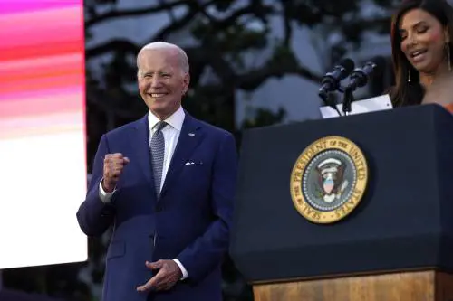 "Dio salvi la Regina". L'ennesima inspiegabile gaffe di Joe Biden