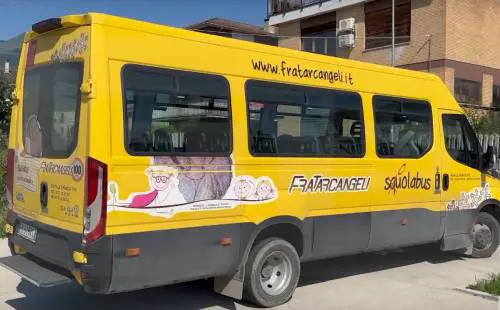 "Dimenticato per 8 ore". Bimbo di 3 anni lasciato sullo scuolabus