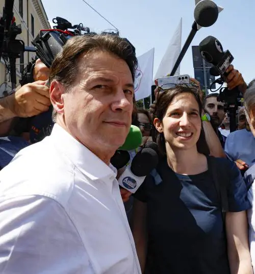 Tutta colpa di Giorgia. Solo e sempre colpa di Giorgia. L’opposizione italiana è incastrata in...