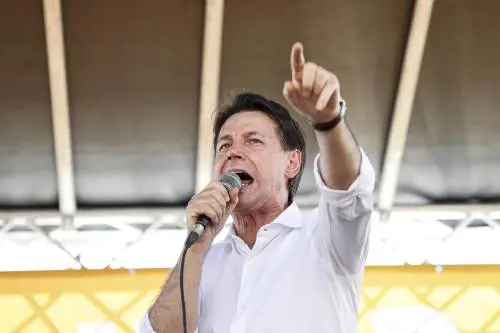 M5s difende i salari, non i collaboratori