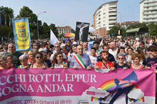 Fanno i fuori legge e poi frignano: la solita manfrina lgbt